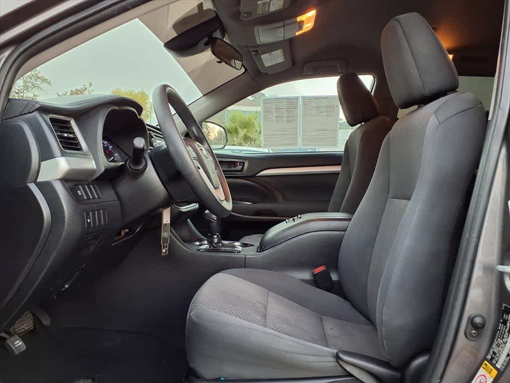 Thumbnail: 2019 Toyota Highlander - 15