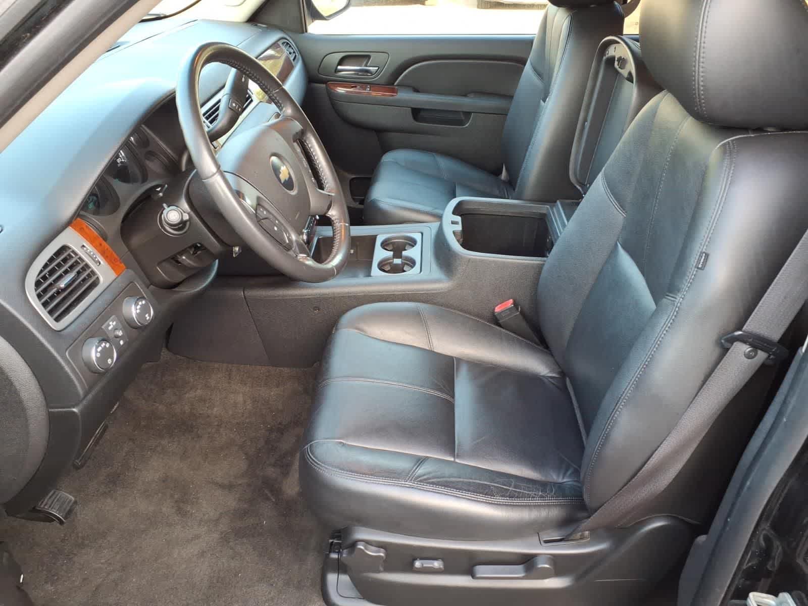 Thumbnail: 2010 Chevrolet Tahoe - 17