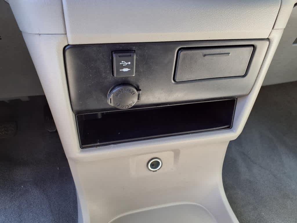 2019 Toyota Sienna LE 24
