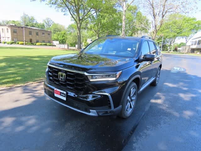 2025 Honda Pilot Touring Hero Image