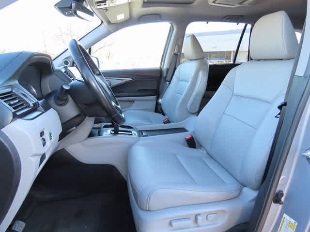 Thumbnail: 2019 Honda Pilot - 13