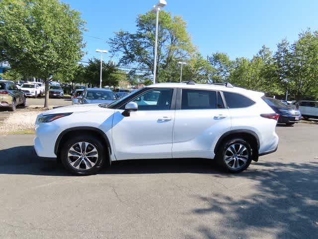 Thumbnail: 2024 Toyota Highlander - 3