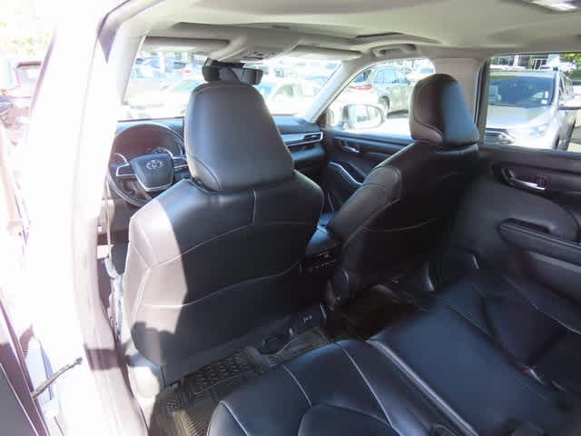 Thumbnail: 2024 Toyota Highlander - 16