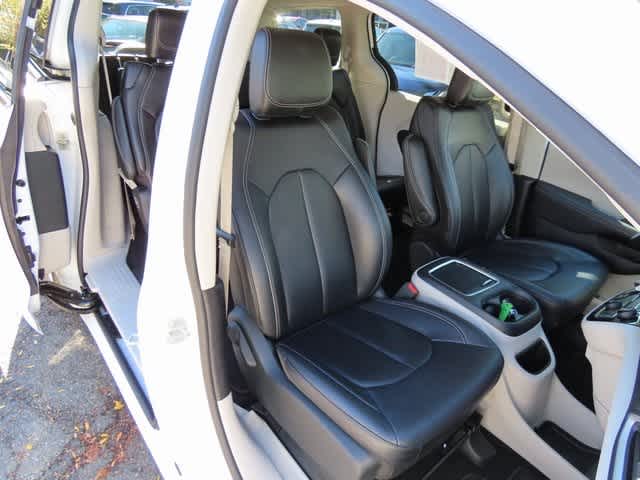 Thumbnail: 2024 Chrysler Pacifica - 17