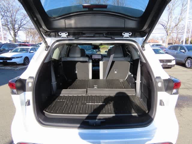 Thumbnail: 2024 Toyota Highlander - 11