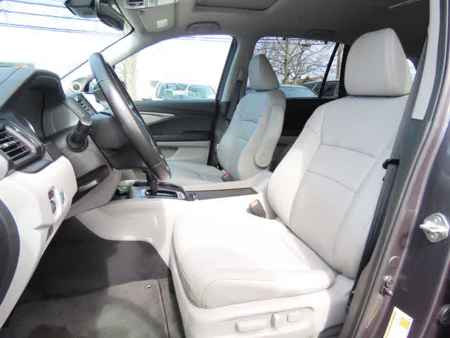 Thumbnail: 2019 Honda Pilot - 14