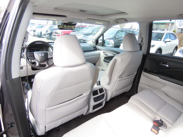 Thumbnail: 2019 Honda Pilot - 17