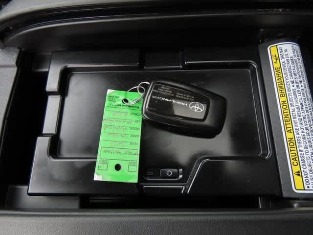 Thumbnail: 2021 Toyota Highlander - 31