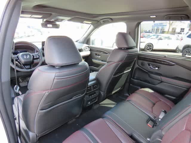2025 Honda Pilot Black Edition 16