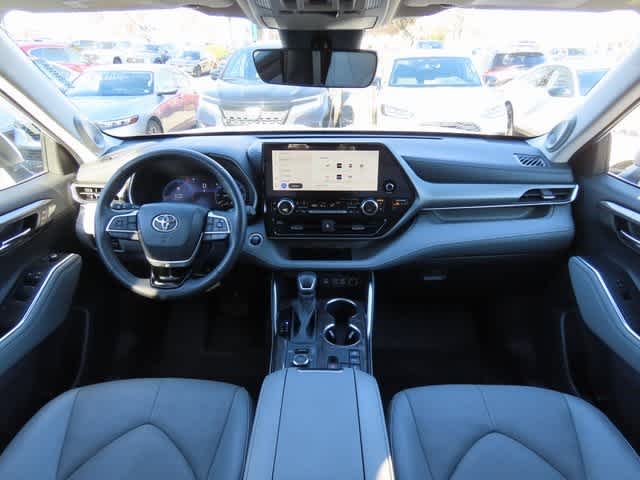 Thumbnail: 2024 Toyota Highlander - 19