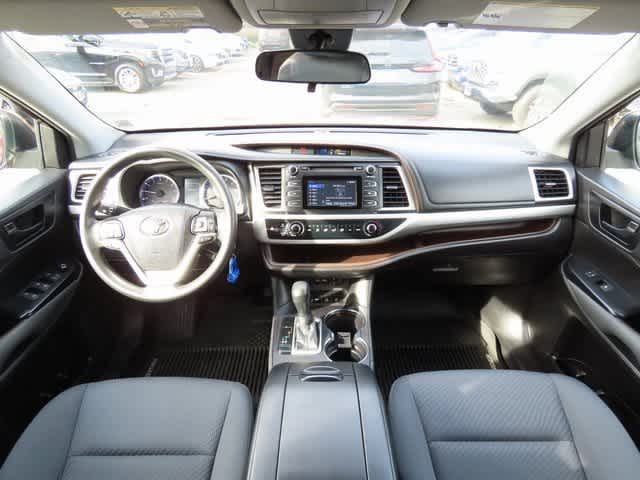 Thumbnail: 2019 Toyota Highlander - 19