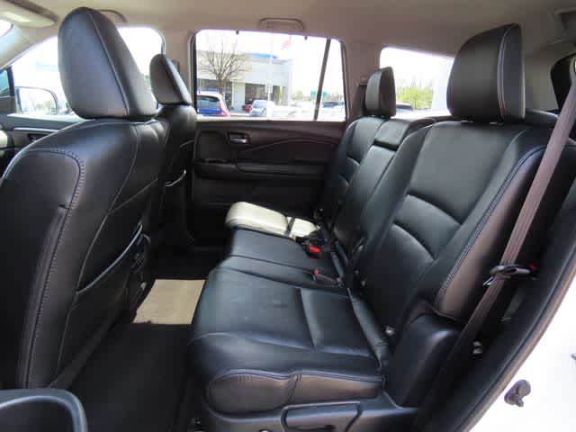 Thumbnail: 2019 Honda Pilot - 15