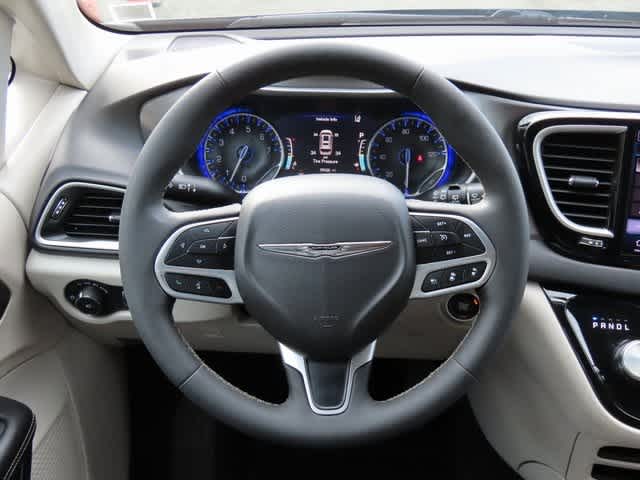 Thumbnail: 2024 Chrysler Pacifica - 19