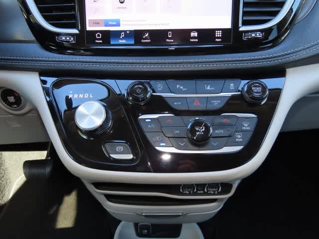Thumbnail: 2024 Chrysler Pacifica - 21