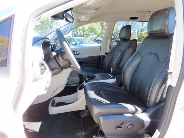 Thumbnail: 2024 Chrysler Pacifica - 12