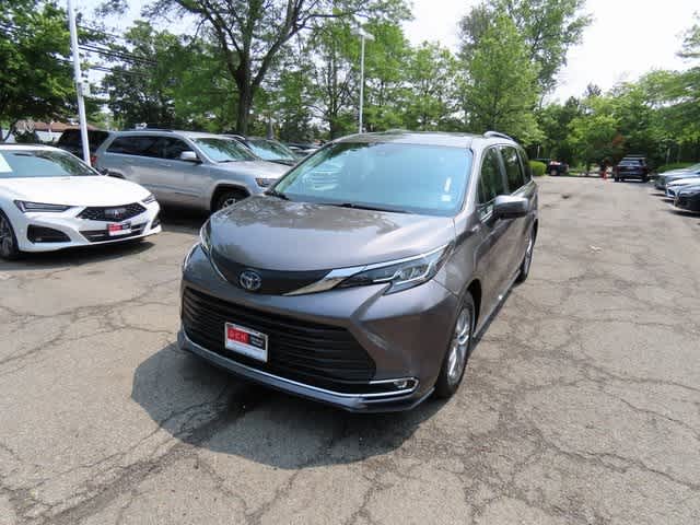 2022 Toyota Sienna XLE -
                  Nanuet, NY