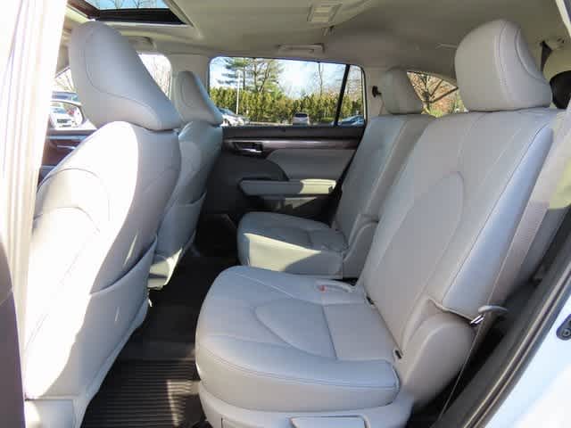Thumbnail: 2024 Toyota Highlander - 14