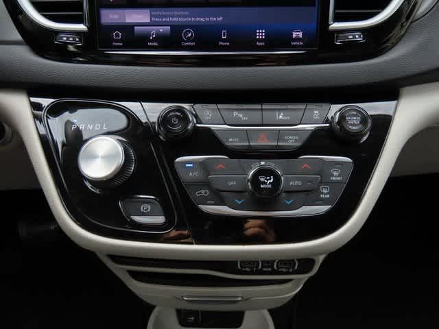 Thumbnail: 2024 Chrysler Pacifica - 21