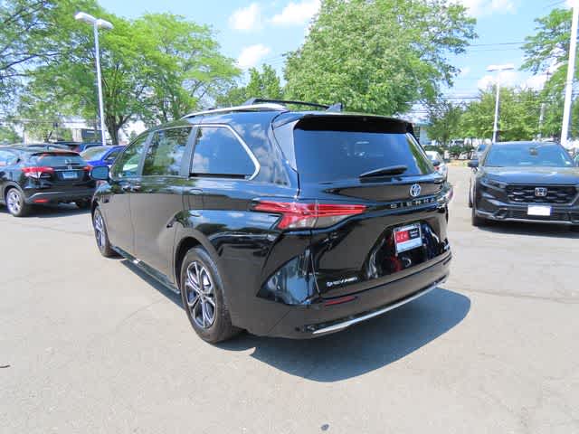 Thumbnail: 2025 Toyota Sienna - 4