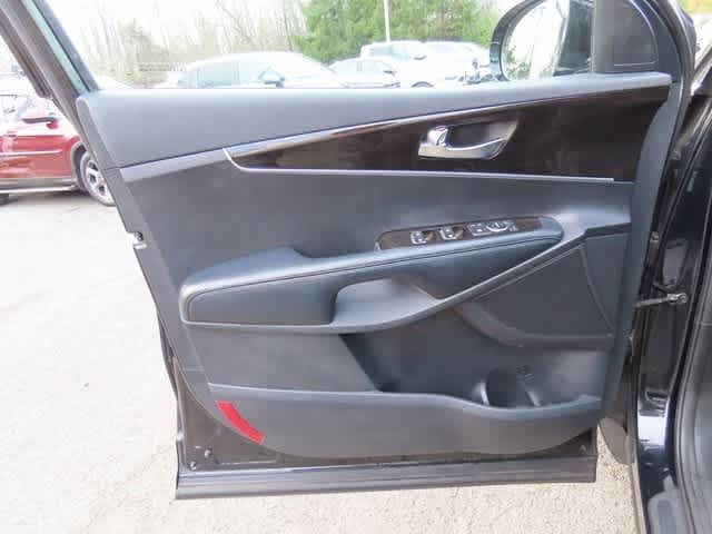 Thumbnail: 2019 Kia Sorento - 17