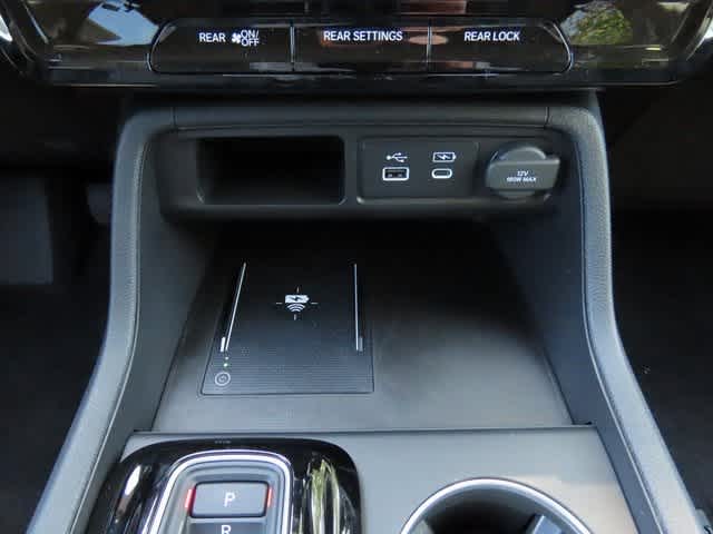 2025 Honda Pilot Touring 23