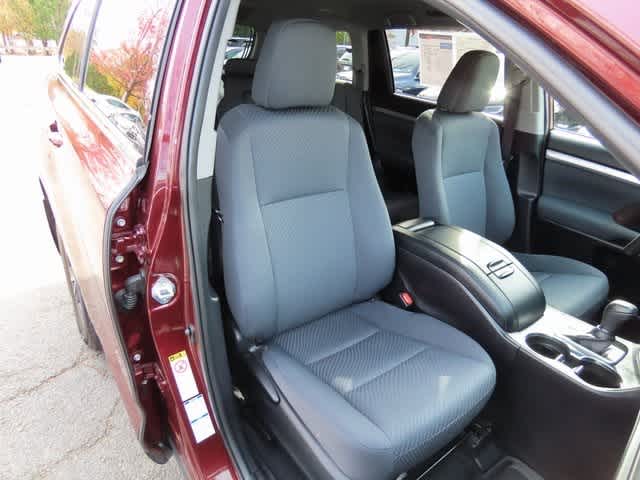 Thumbnail: 2019 Toyota Highlander - 18