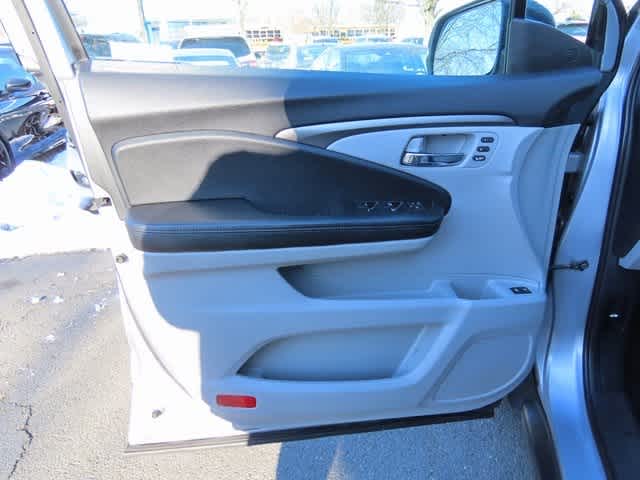 Thumbnail: 2019 Honda Pilot - 18