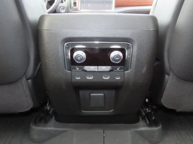 Thumbnail: 2023 GMC Yukon XL - 24