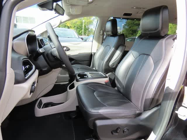 Thumbnail: 2024 Chrysler Pacifica - 12