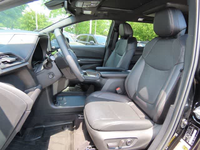 Thumbnail: 2025 Toyota Sienna - 14
