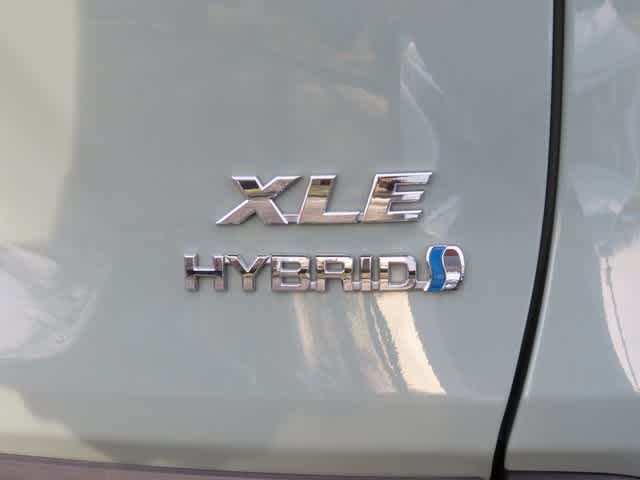 Thumbnail: 2021 Toyota RAV4 - 8