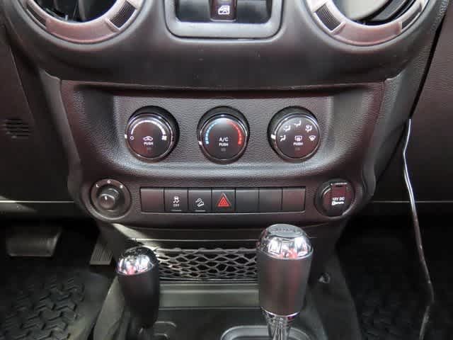 Thumbnail: 2014 Jeep Wrangler - 22