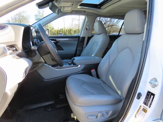 Thumbnail: 2024 Toyota Highlander - 13