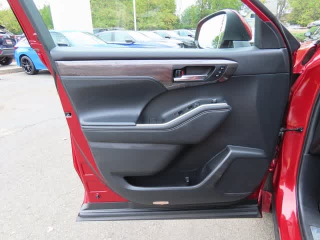 Thumbnail: 2021 Toyota Highlander - 16