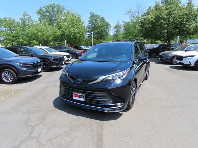 Thumbnail: 2025 Toyota Sienna - 1