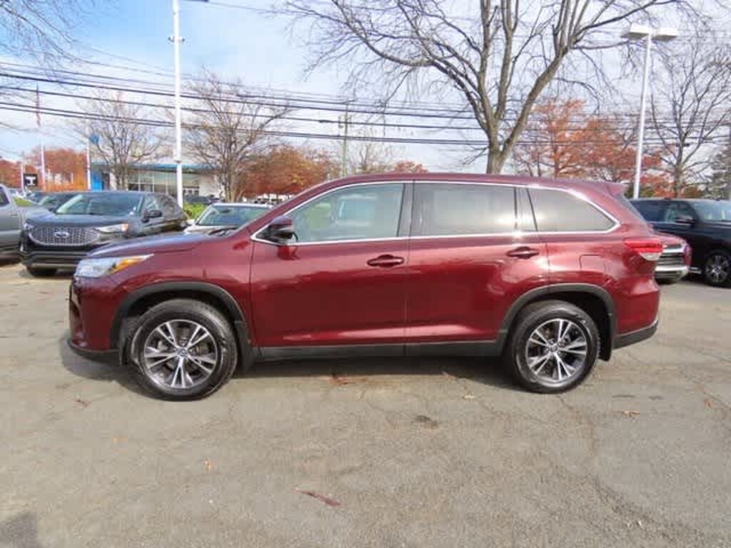 Used 2019 Toyota Highlander LE V6 SUV