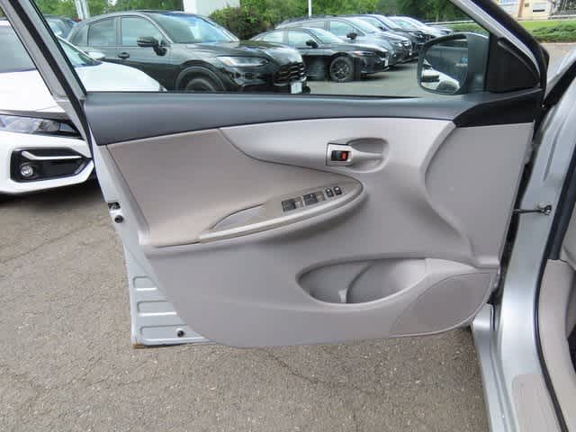 Thumbnail: 2013 Toyota Corolla - 16