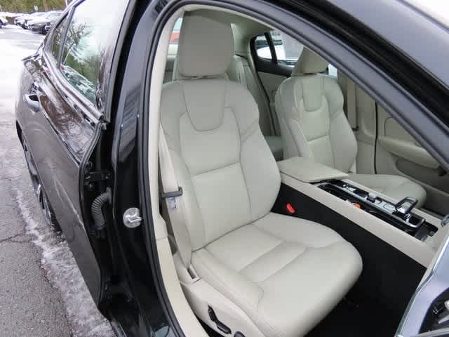 Thumbnail: 2024 Volvo S60 - 16