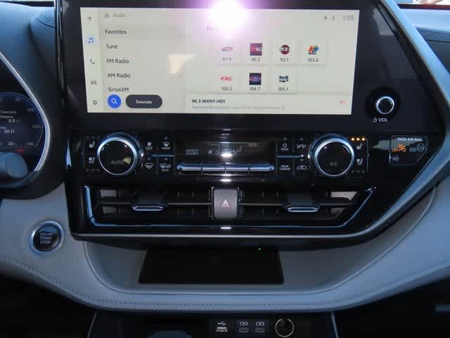 Thumbnail: 2024 Toyota Highlander - 22