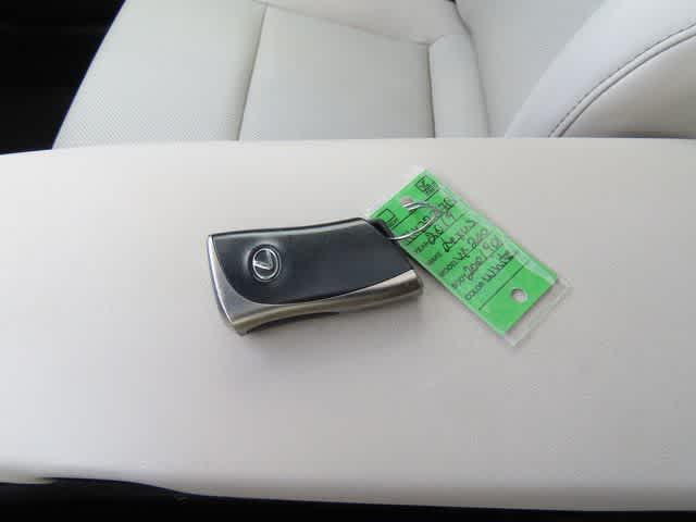 Thumbnail: 2019 Lexus UX - 26