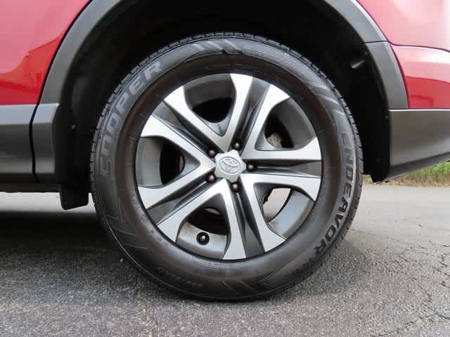 Thumbnail: 2018 Toyota RAV4 - 9