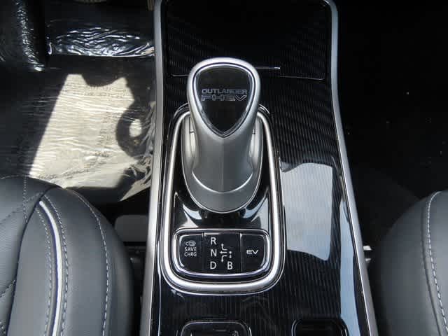 Thumbnail: 2022 Mitsubishi Outlander - 23