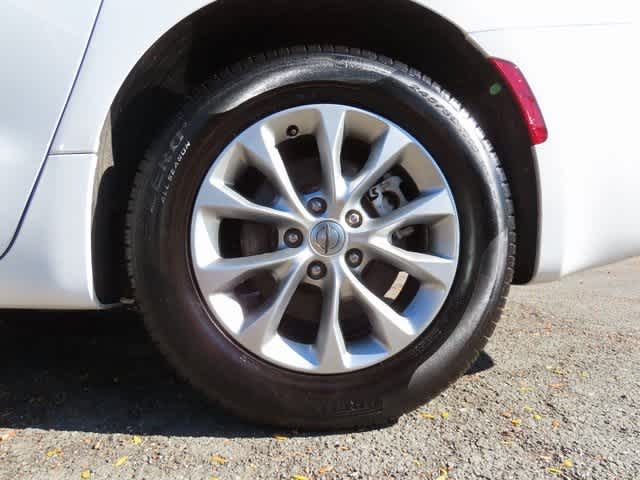 Thumbnail: 2024 Chrysler Pacifica - 9
