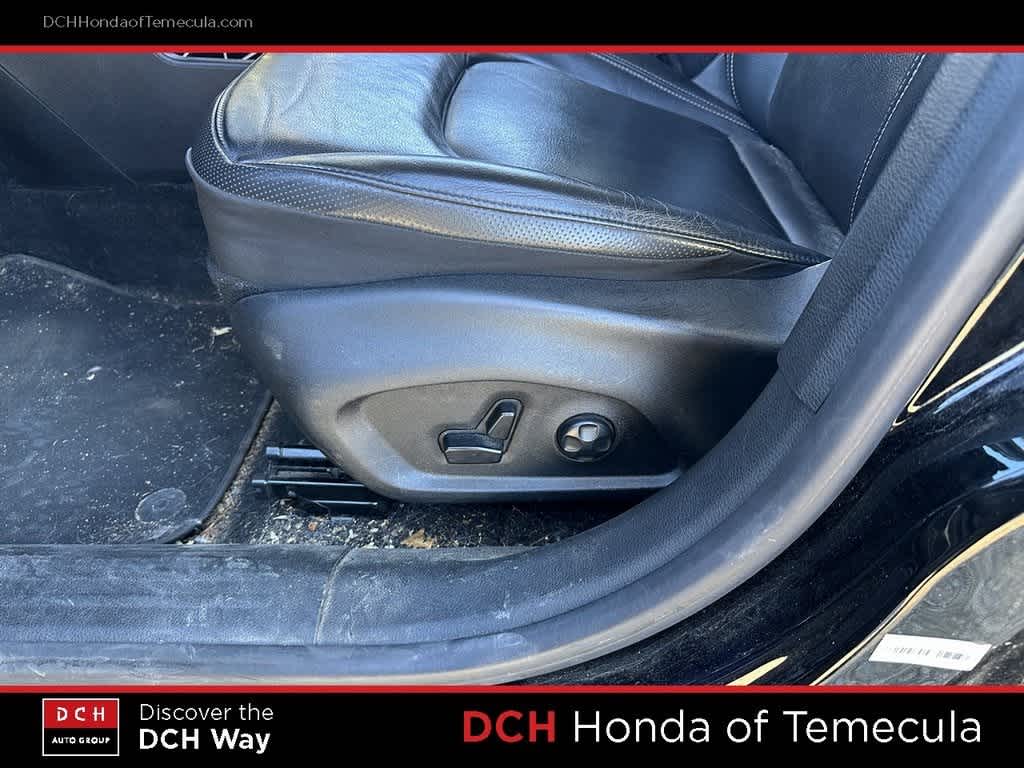 Thumbnail: 2019 Jeep Renegade - 16