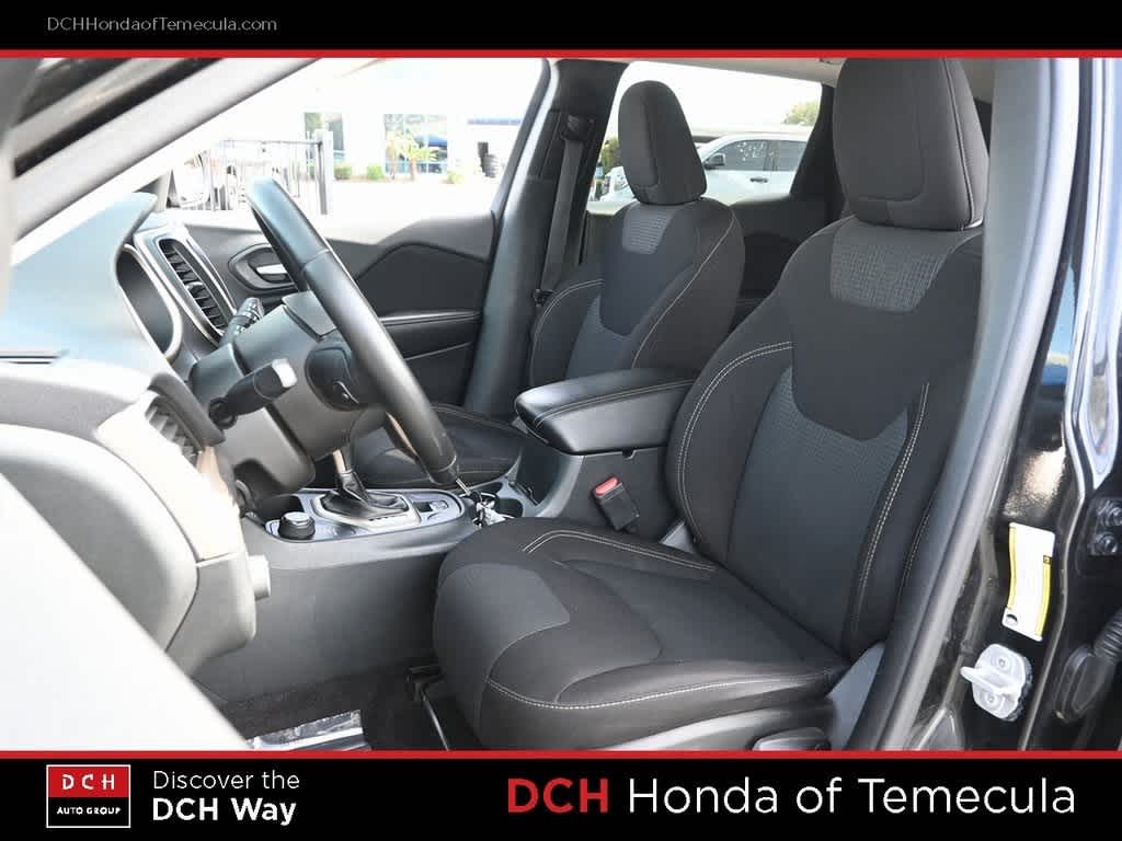 Thumbnail: 2016 Jeep Cherokee - 18