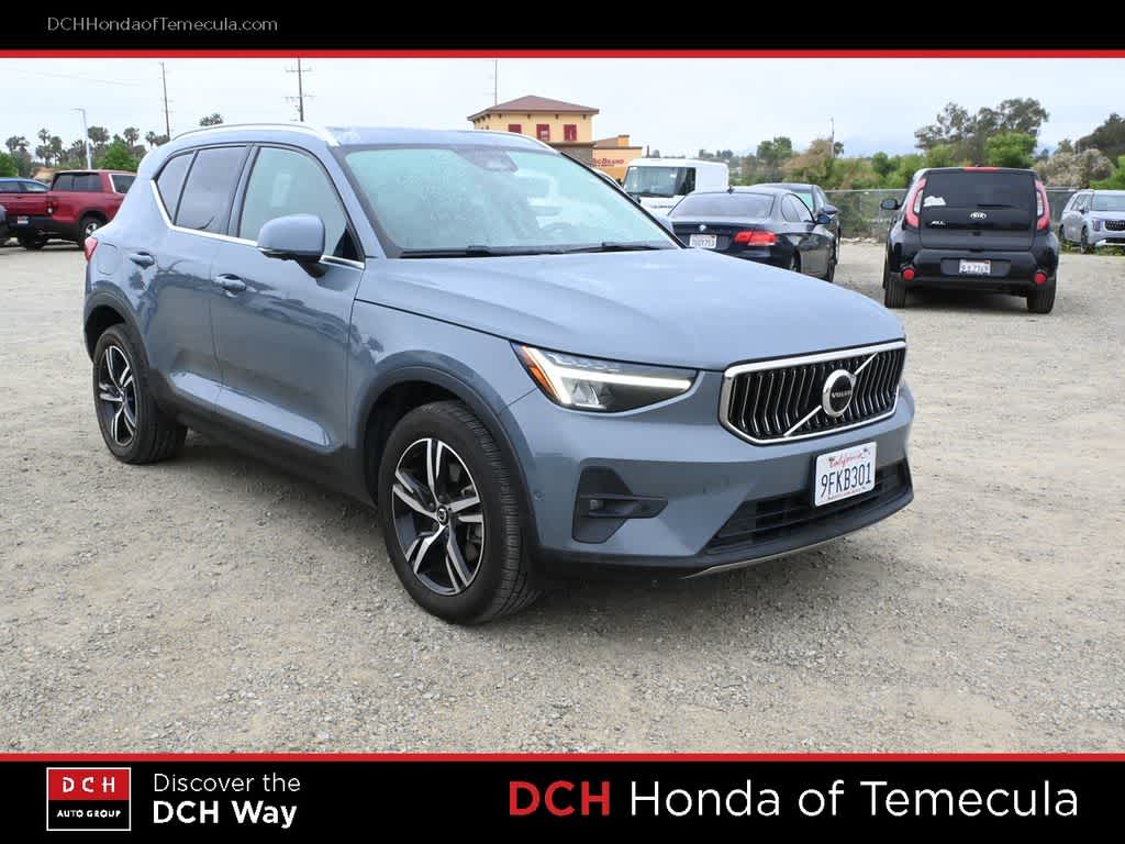 Thumbnail: 2023 Volvo XC40 - 3