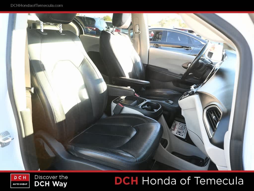 Thumbnail: 2018 Chrysler Pacifica - 20