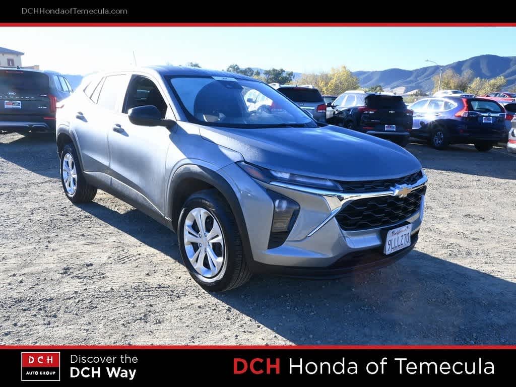 2024 Chevrolet Trax LS photo 3