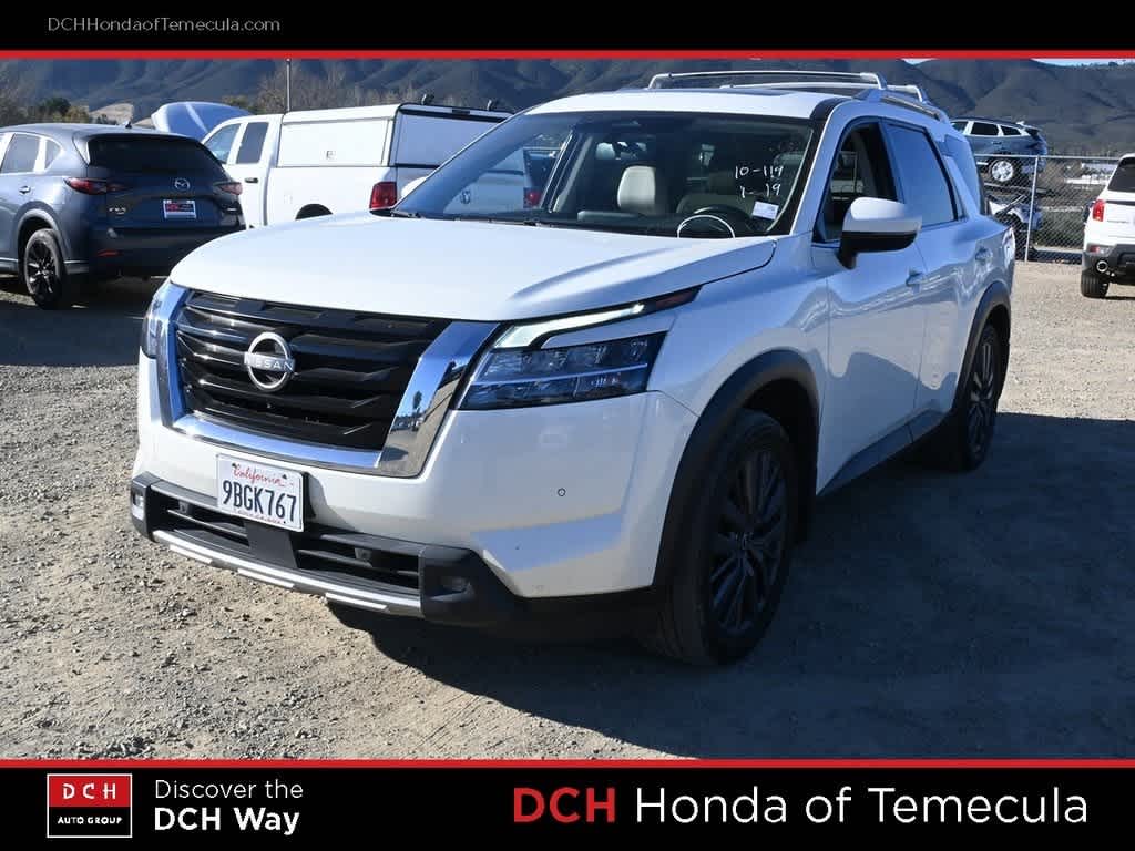 2022 Nissan Pathfinder SL