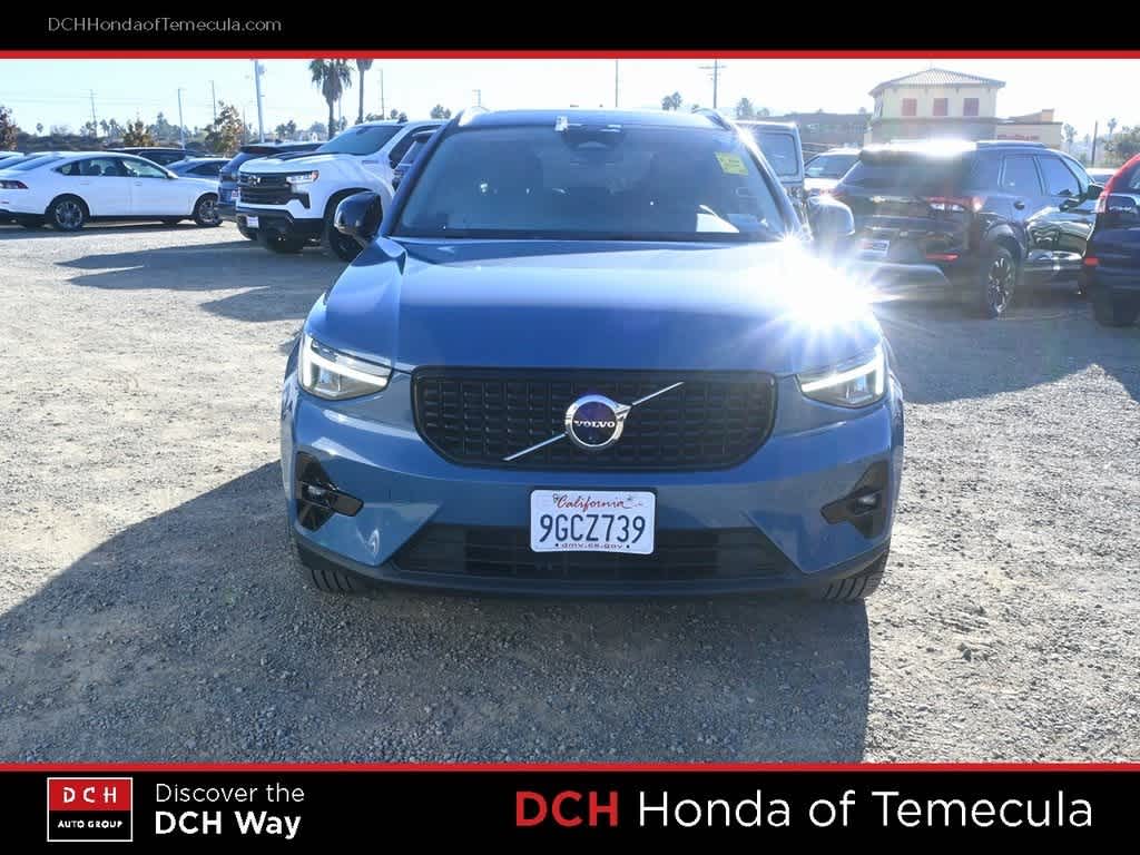Thumbnail: 2023 Volvo XC40 - 2